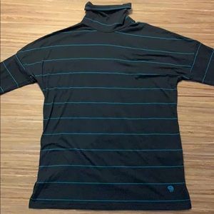 Mountain hard wear turtleneck with long sleeves